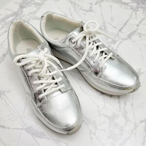 Vintage Y2K Top Fashion Silver Sneakers Shoes Size: 7 US
